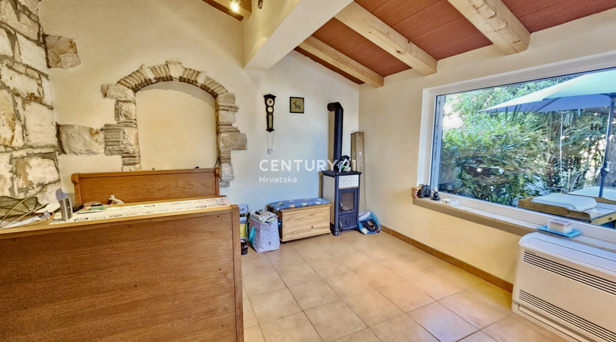 Poreč, periferia, ottima casa a solo 1 km dalla spiaggia