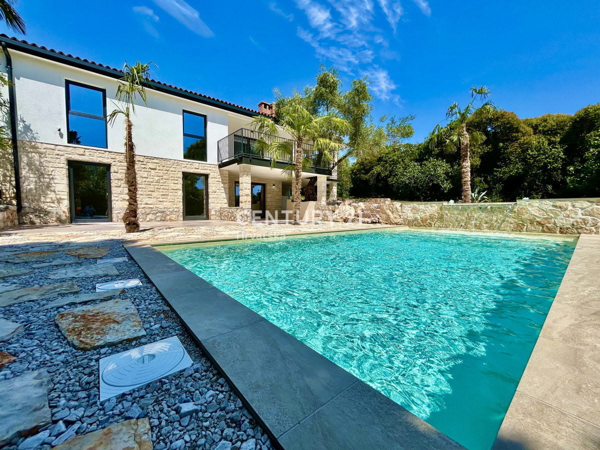 UMAG, DINTORNI, CASA IN OTTIMA POSIZIONE A SOLI 150 METRI DALLA SPIAGGIA