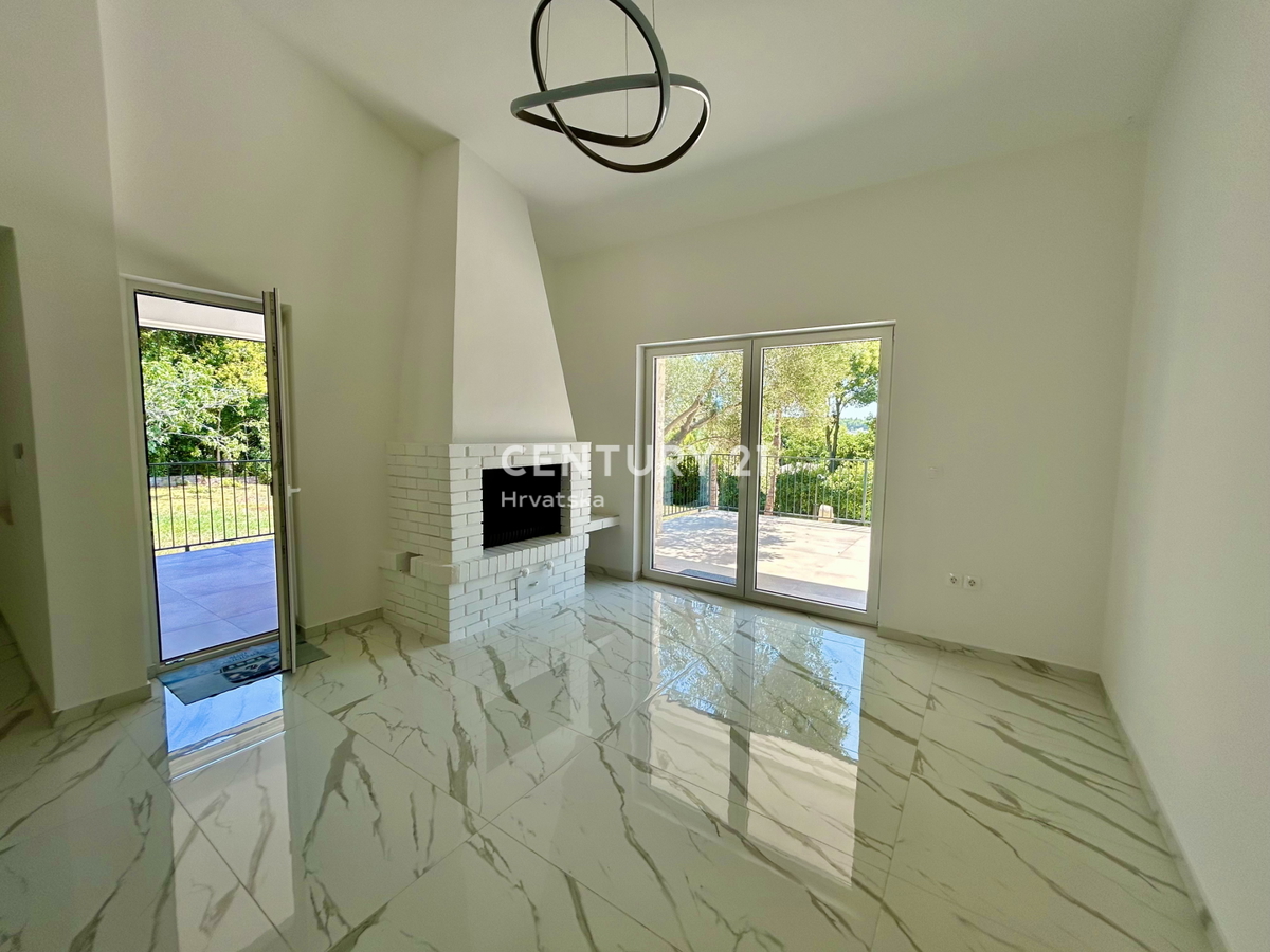 UMAG, DINTORNI, CASA IN OTTIMA POSIZIONE A SOLI 150 METRI DALLA SPIAGGIA