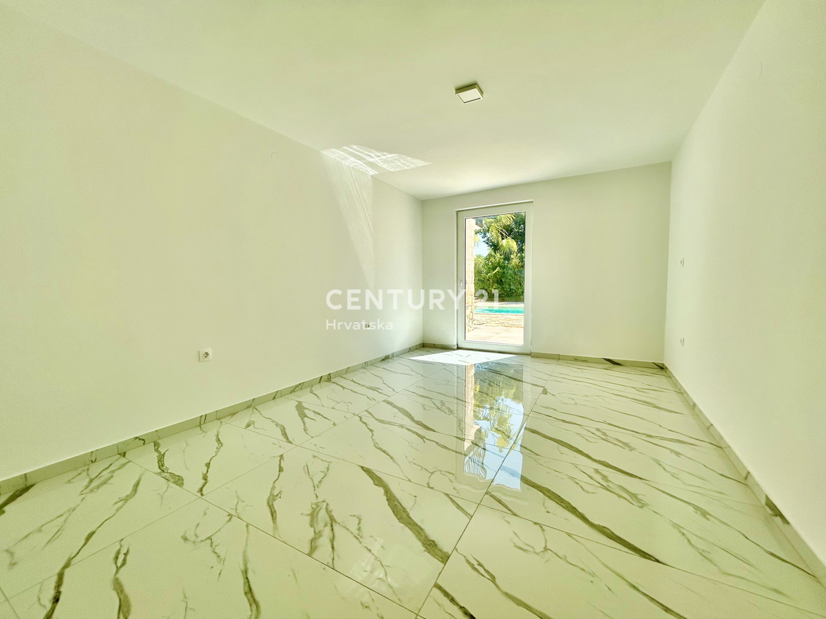 UMAG, DINTORNI, CASA IN OTTIMA POSIZIONE A SOLI 150 METRI DALLA SPIAGGIA