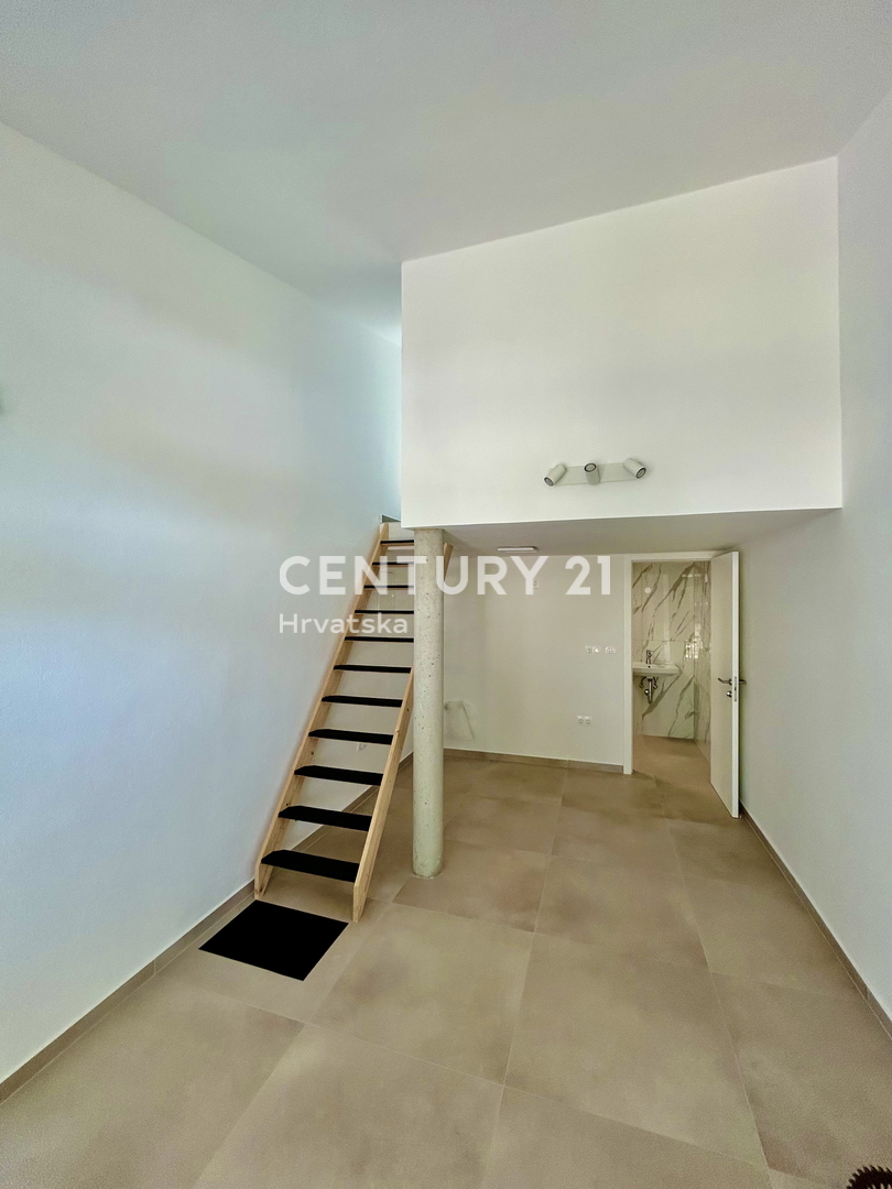 UMAG, DINTORNI, CASA IN OTTIMA POSIZIONE A SOLI 150 METRI DALLA SPIAGGIA