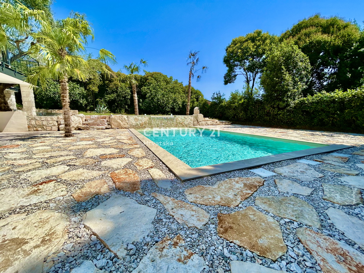 UMAG, DINTORNI, CASA IN OTTIMA POSIZIONE A SOLI 150 METRI DALLA SPIAGGIA