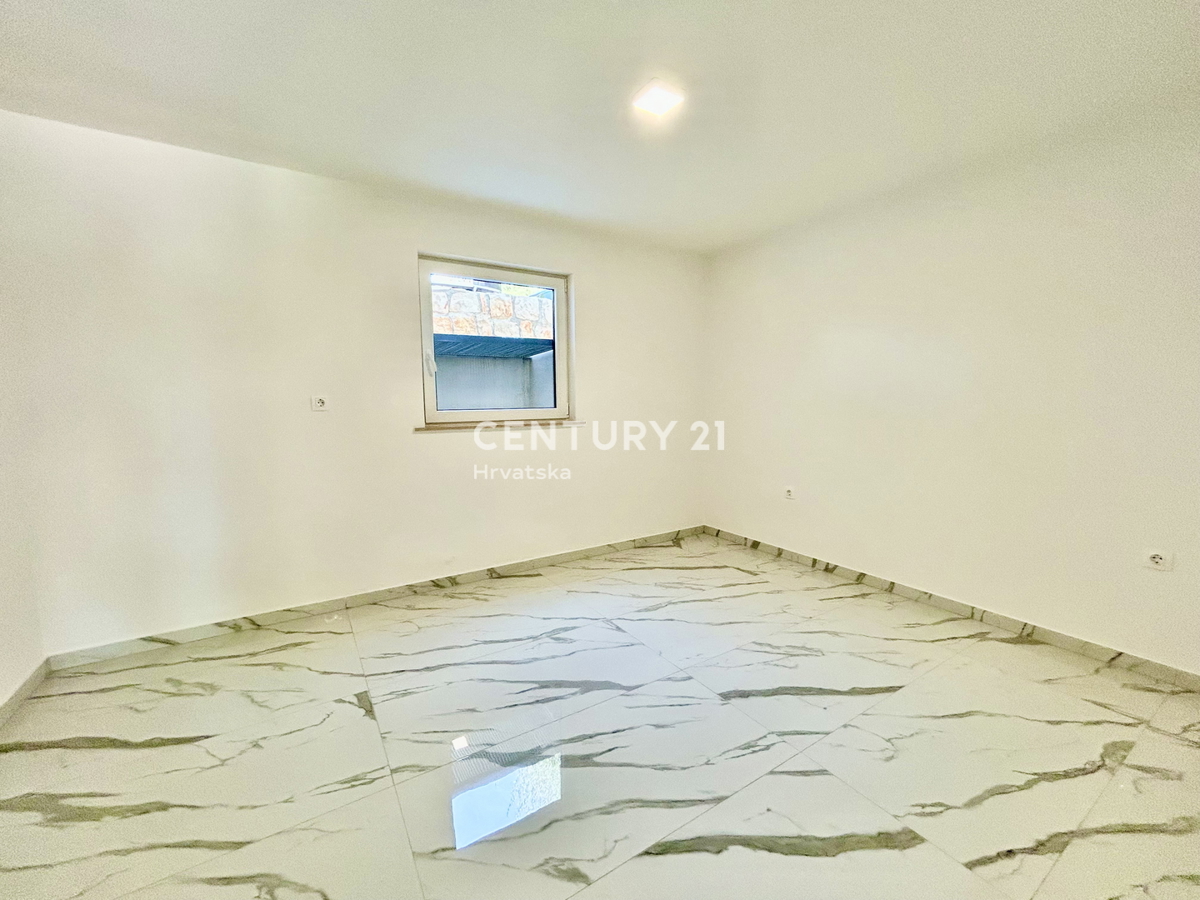 UMAG, DINTORNI, CASA IN OTTIMA POSIZIONE A SOLI 150 METRI DALLA SPIAGGIA