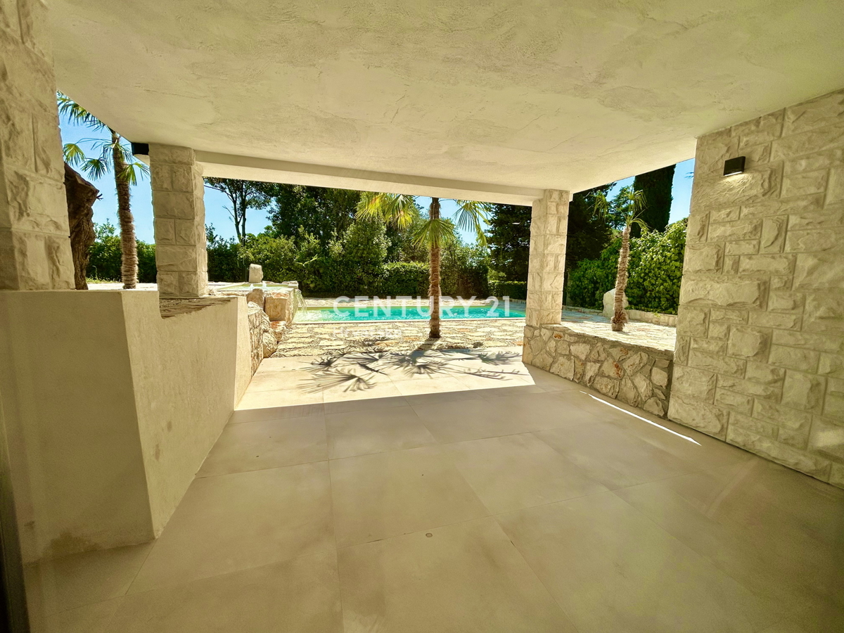 UMAG, DINTORNI, CASA IN OTTIMA POSIZIONE A SOLI 150 METRI DALLA SPIAGGIA