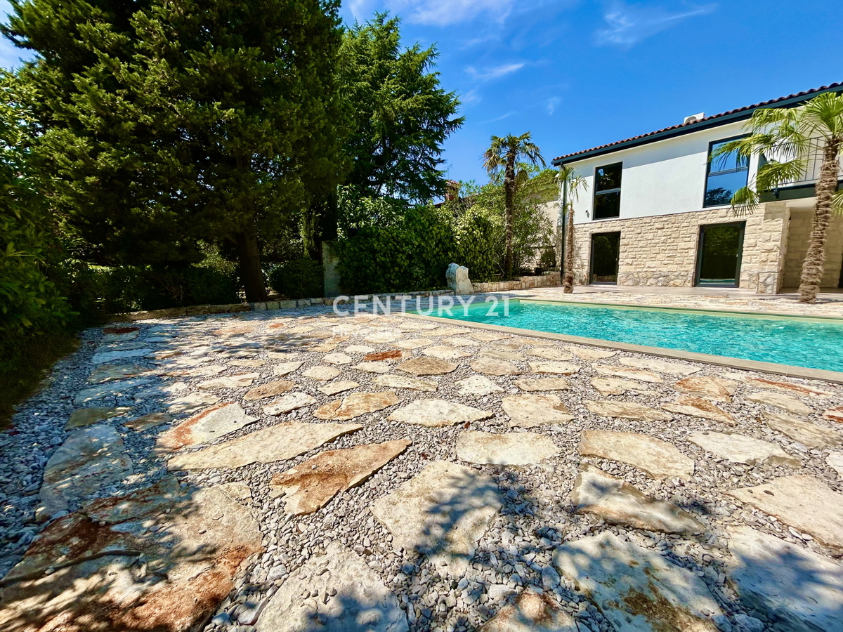 UMAG, DINTORNI, CASA IN OTTIMA POSIZIONE A SOLI 150 METRI DALLA SPIAGGIA