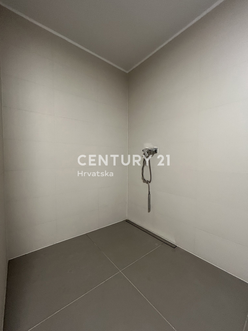 UMAG, DINTORNI, CASA IN OTTIMA POSIZIONE A SOLI 150 METRI DALLA SPIAGGIA