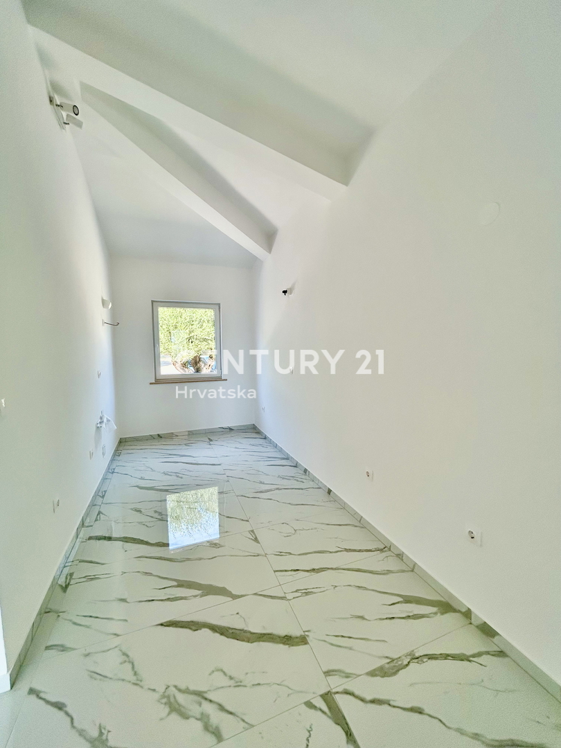 UMAG, DINTORNI, CASA IN OTTIMA POSIZIONE A SOLI 150 METRI DALLA SPIAGGIA