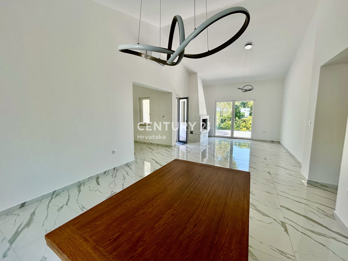 UMAG, DINTORNI, CASA IN OTTIMA POSIZIONE A SOLI 150 METRI DALLA SPIAGGIA