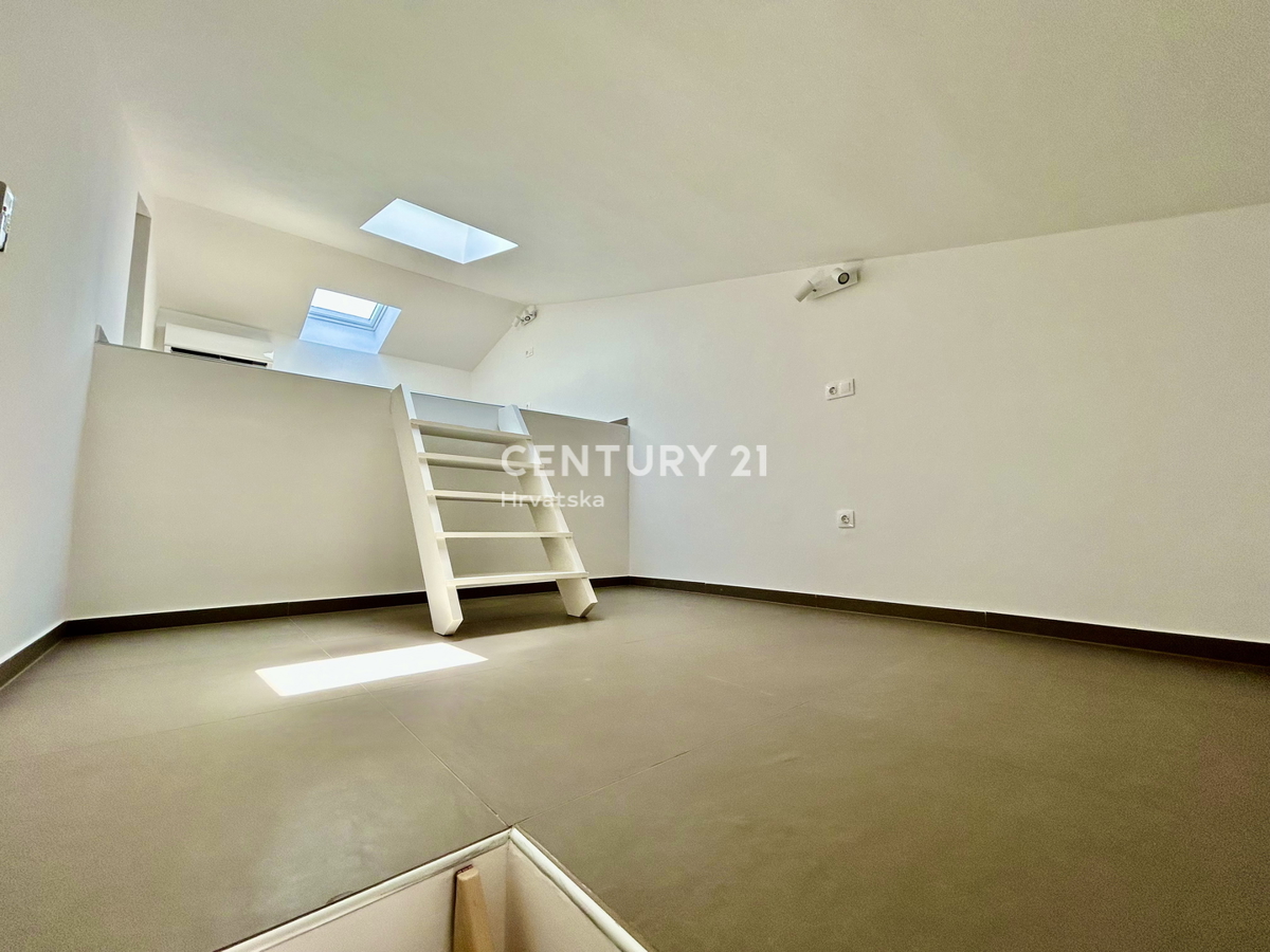 UMAG, DINTORNI, CASA IN OTTIMA POSIZIONE A SOLI 150 METRI DALLA SPIAGGIA