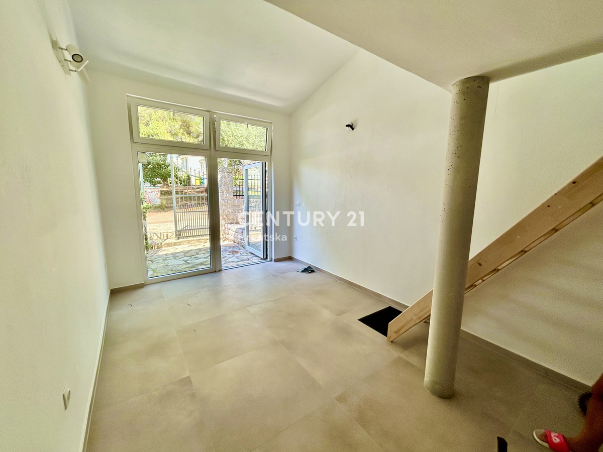 UMAG, DINTORNI, CASA IN OTTIMA POSIZIONE A SOLI 150 METRI DALLA SPIAGGIA