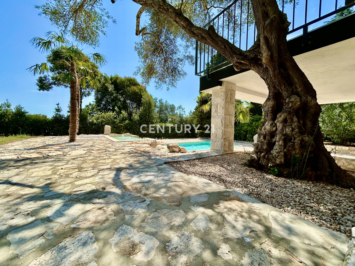 UMAG, DINTORNI, CASA IN OTTIMA POSIZIONE A SOLI 150 METRI DALLA SPIAGGIA