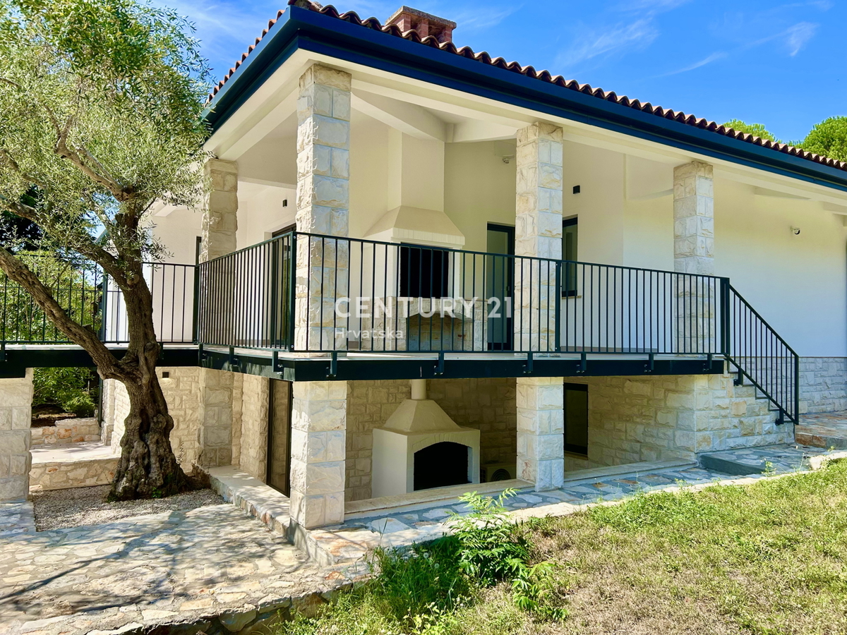 UMAG, DINTORNI, CASA IN OTTIMA POSIZIONE A SOLI 150 METRI DALLA SPIAGGIA