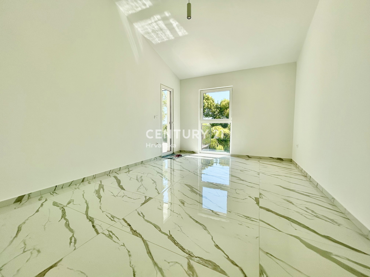 UMAG, DINTORNI, CASA IN OTTIMA POSIZIONE A SOLI 150 METRI DALLA SPIAGGIA