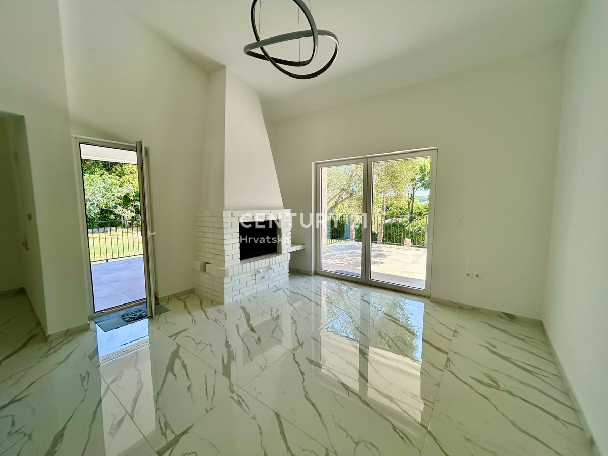 UMAG, DINTORNI, CASA IN OTTIMA POSIZIONE A SOLI 150 METRI DALLA SPIAGGIA