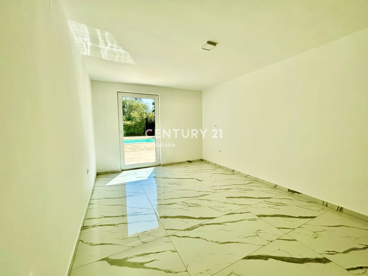 UMAG, DINTORNI, CASA IN OTTIMA POSIZIONE A SOLI 150 METRI DALLA SPIAGGIA