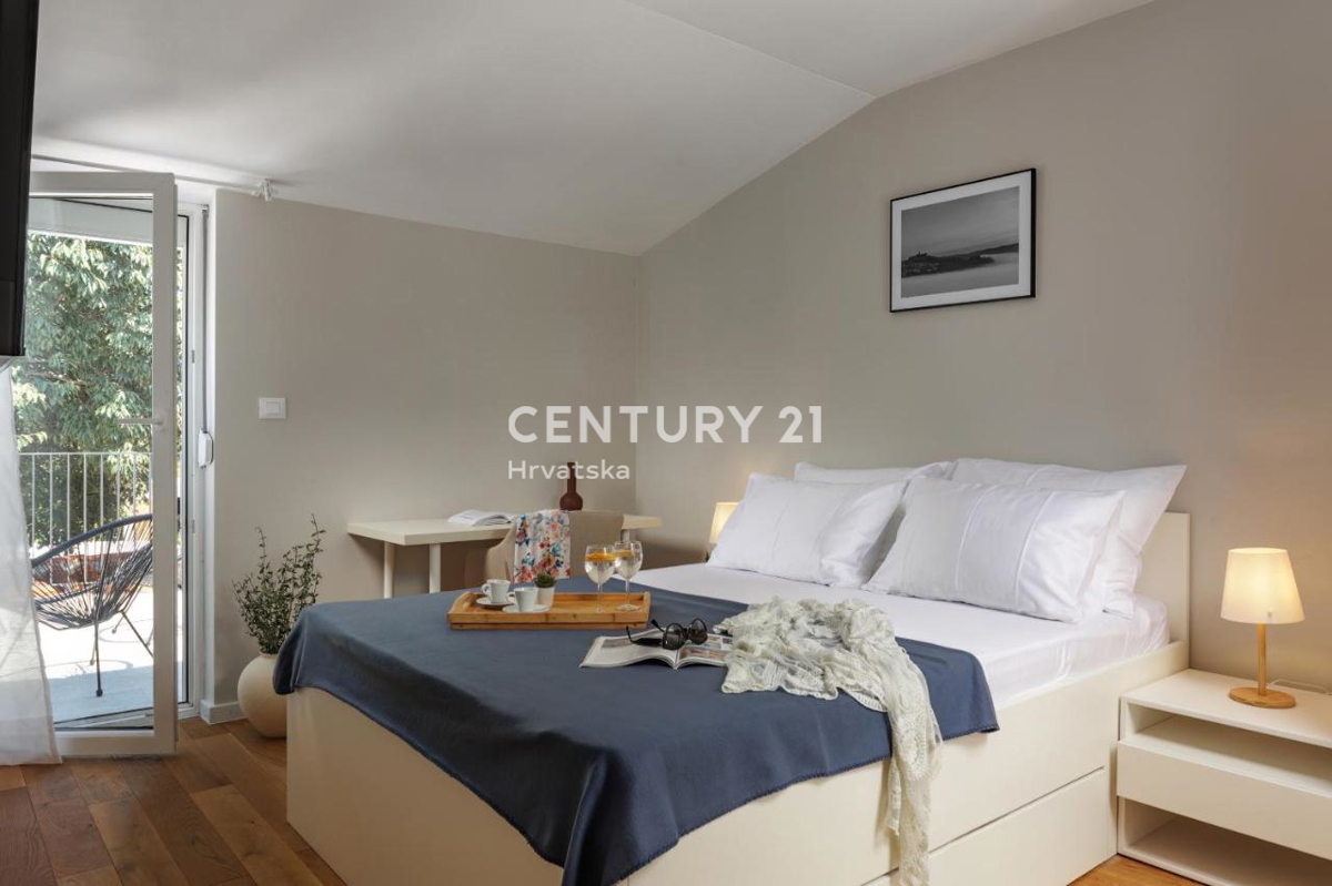 ISTRA, BRTONIGLA - ALTO POTENZIALE TURISTICO, PISCINA + 4 CAMERE DA LETTO