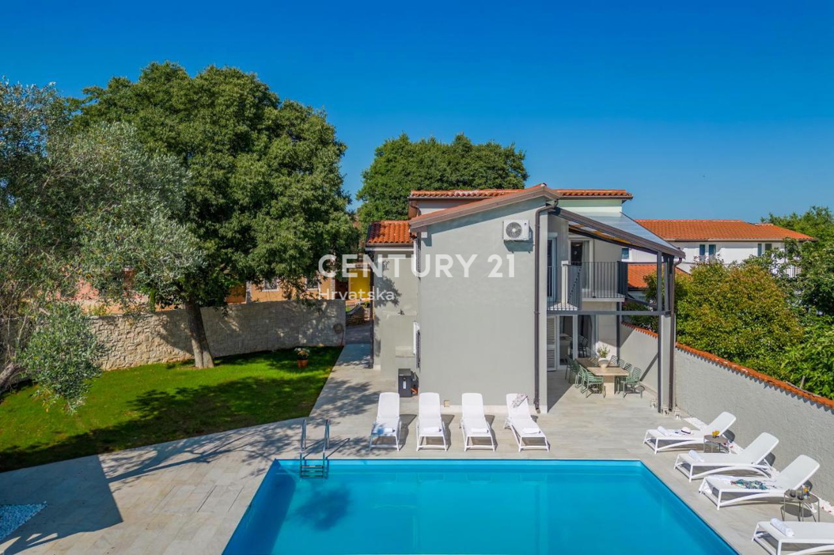 ISTRA, BRTONIGLA - ALTO POTENZIALE TURISTICO, PISCINA + 4 CAMERE DA LETTO