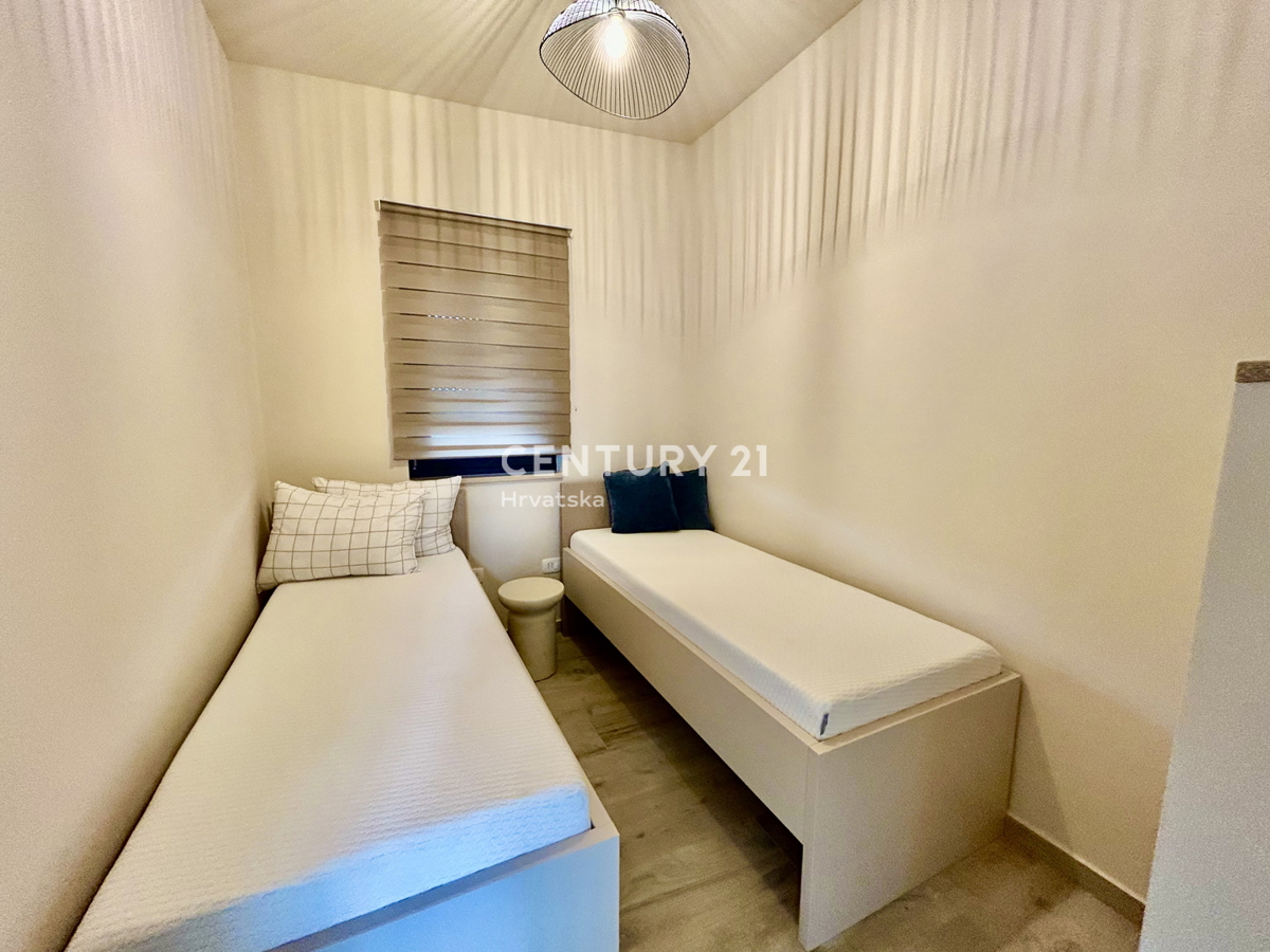 UMAG, DINTORNI, NUOVO APPARTAMENTO A SOLI 300 METRI DALLA SPIAGGIA E DAL MARE