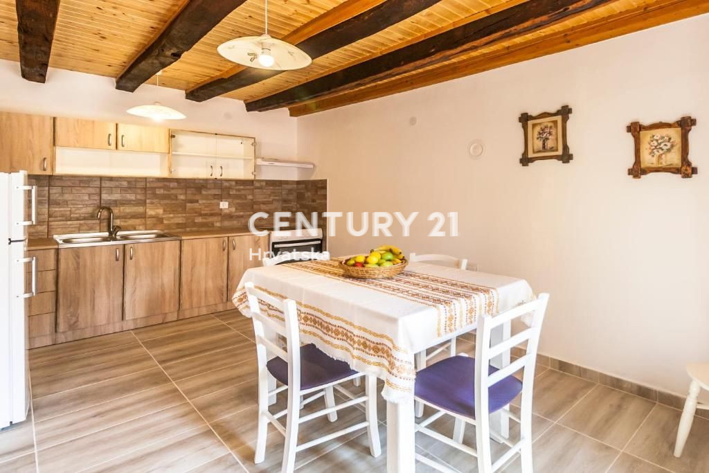 MARČANA, CASA CON DUE CAMERE DA LETTO NEL CENTRO DEL PAESE