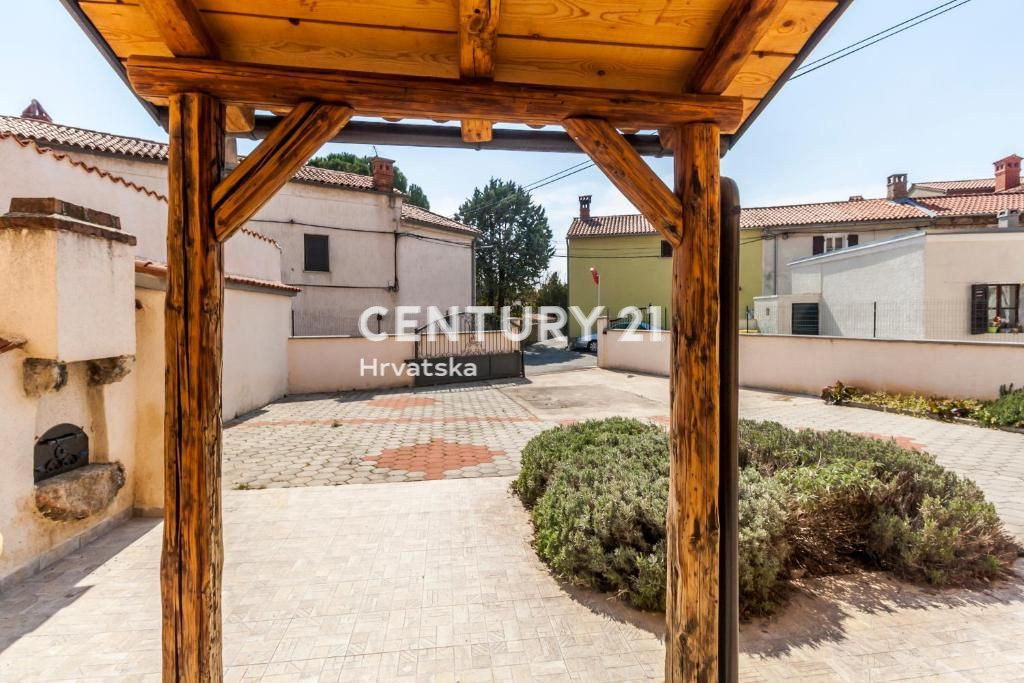 MARČANA, CASA CON DUE CAMERE DA LETTO NEL CENTRO DEL PAESE