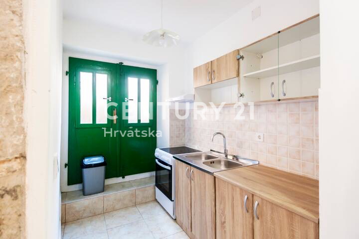 MARČANA, CASA CON DUE CAMERE DA LETTO NEL CENTRO DEL PAESE