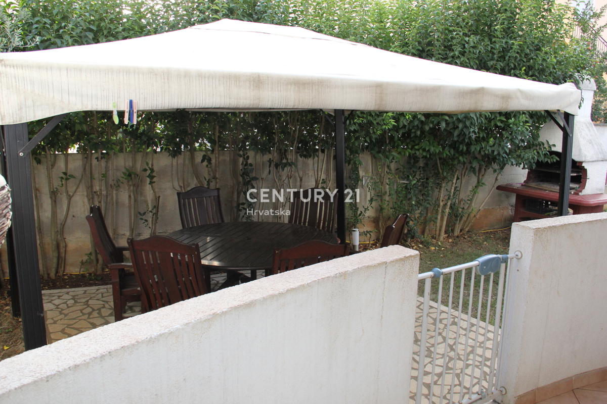 ROVINJ, VENDESI APPARTAMENTO TRILOCALE VICINO AL MARE