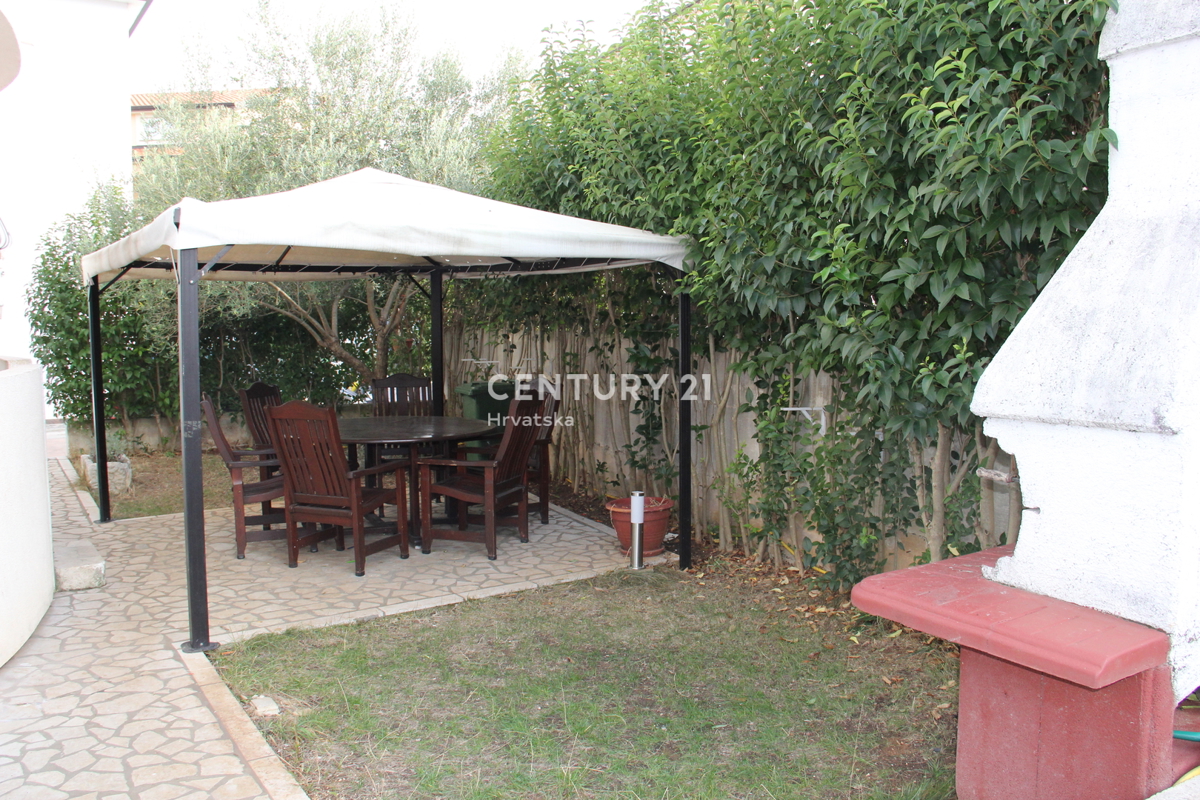 ROVINJ, VENDESI APPARTAMENTO TRILOCALE VICINO AL MARE