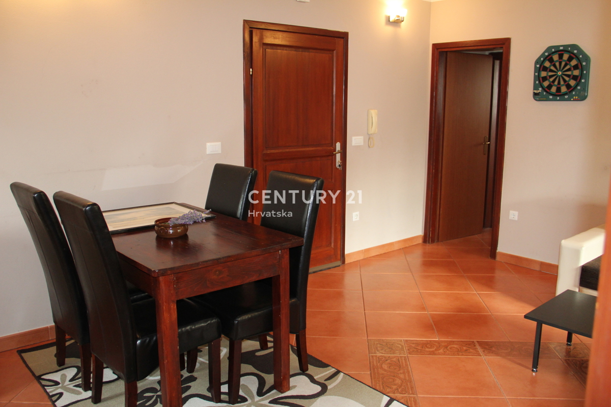 ROVINJ, VENDESI APPARTAMENTO TRILOCALE VICINO AL MARE