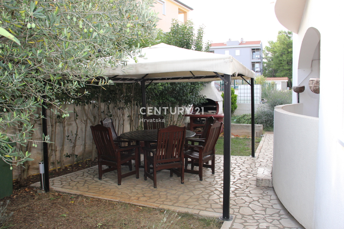 ROVINJ, VENDESI APPARTAMENTO TRILOCALE VICINO AL MARE