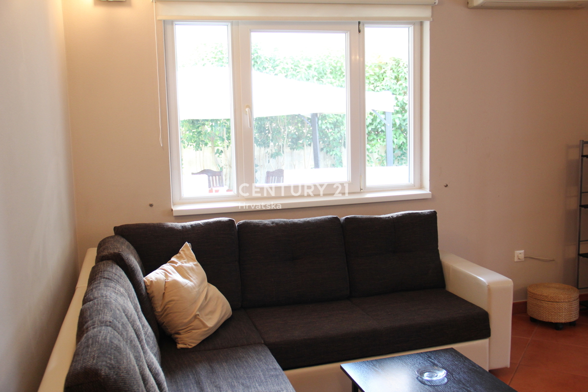 ROVINJ, VENDESI APPARTAMENTO TRILOCALE VICINO AL MARE