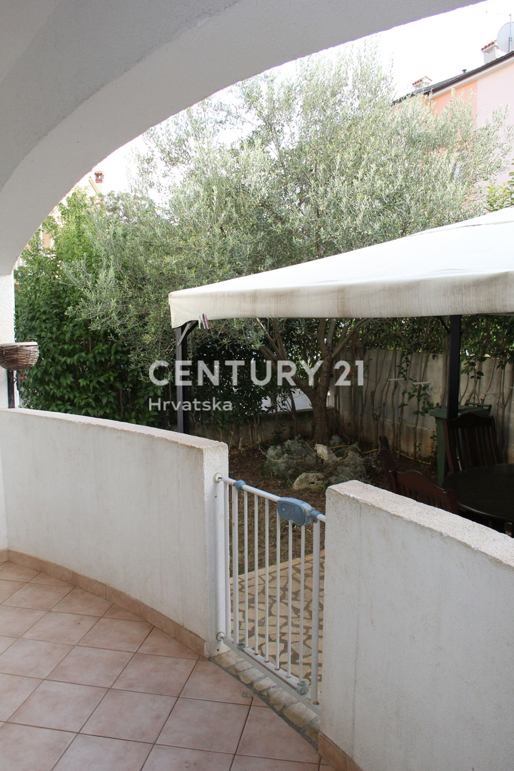 ROVINJ, VENDESI APPARTAMENTO TRILOCALE VICINO AL MARE