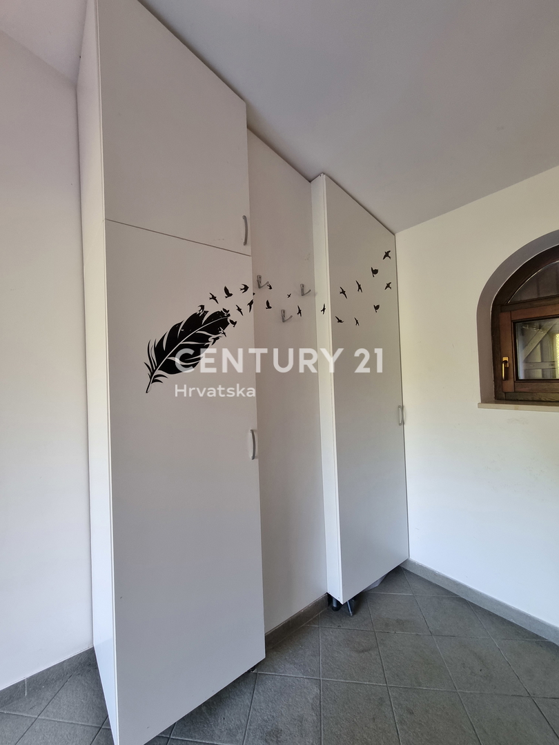 POREČ, VENDESI VILLA AL PIANO TERRA IN STILE MEDITERRANEO CON VISTA MARE