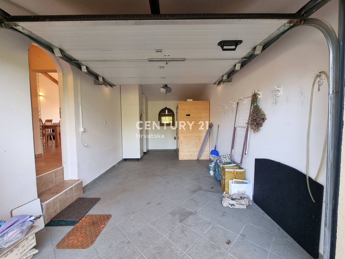 POREČ, VENDESI VILLA AL PIANO TERRA IN STILE MEDITERRANEO CON VISTA MARE