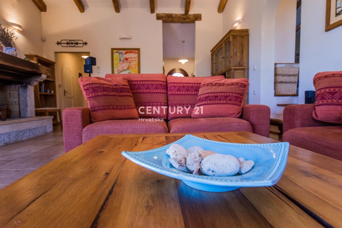 POREČ, VENDESI VILLA AL PIANO TERRA IN STILE MEDITERRANEO CON VISTA MARE