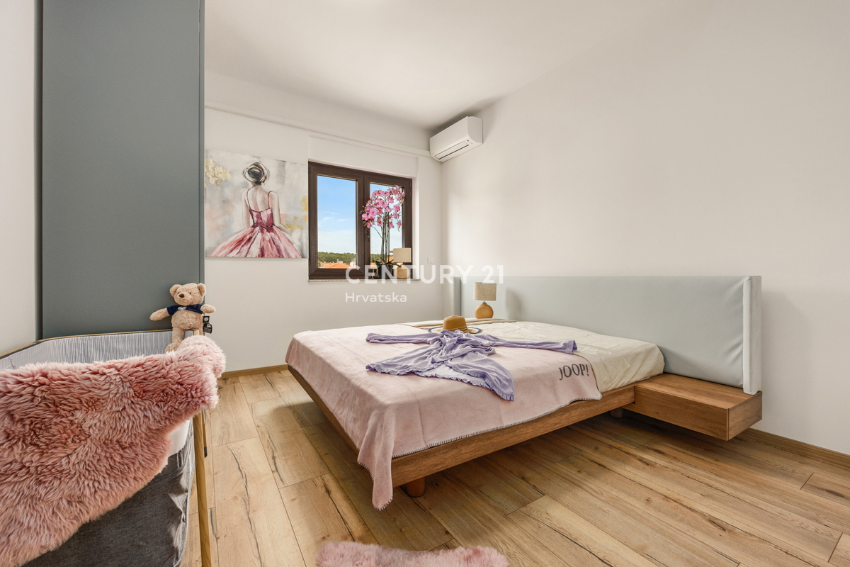 PREMANTURA, AMPIO E LUSSUOSO APPARTAMENTO CON PISCINA E VISTA MARE