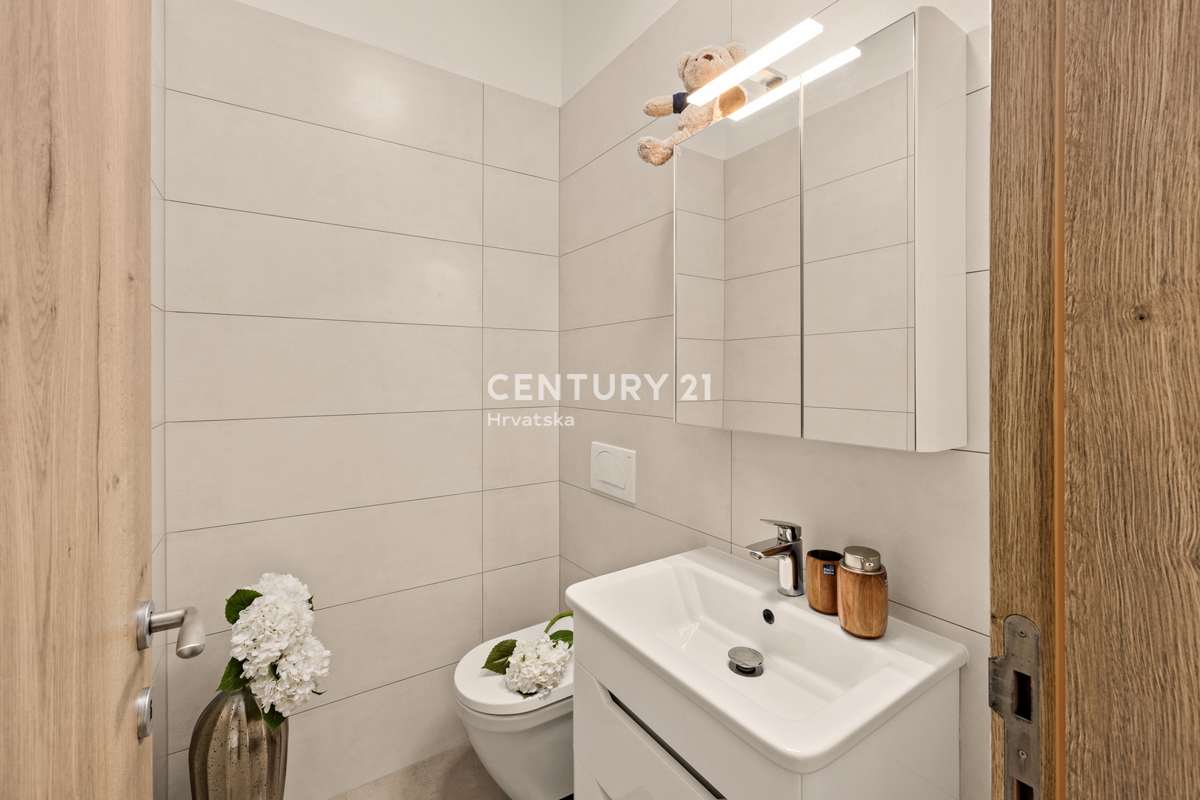 PREMANTURA, AMPIO E LUSSUOSO APPARTAMENTO CON PISCINA E VISTA MARE