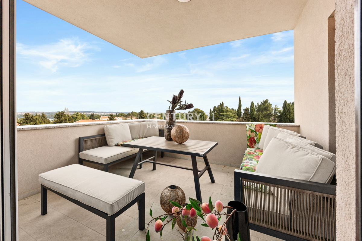 PREMANTURA, AMPIO E LUSSUOSO APPARTAMENTO CON PISCINA E VISTA MARE