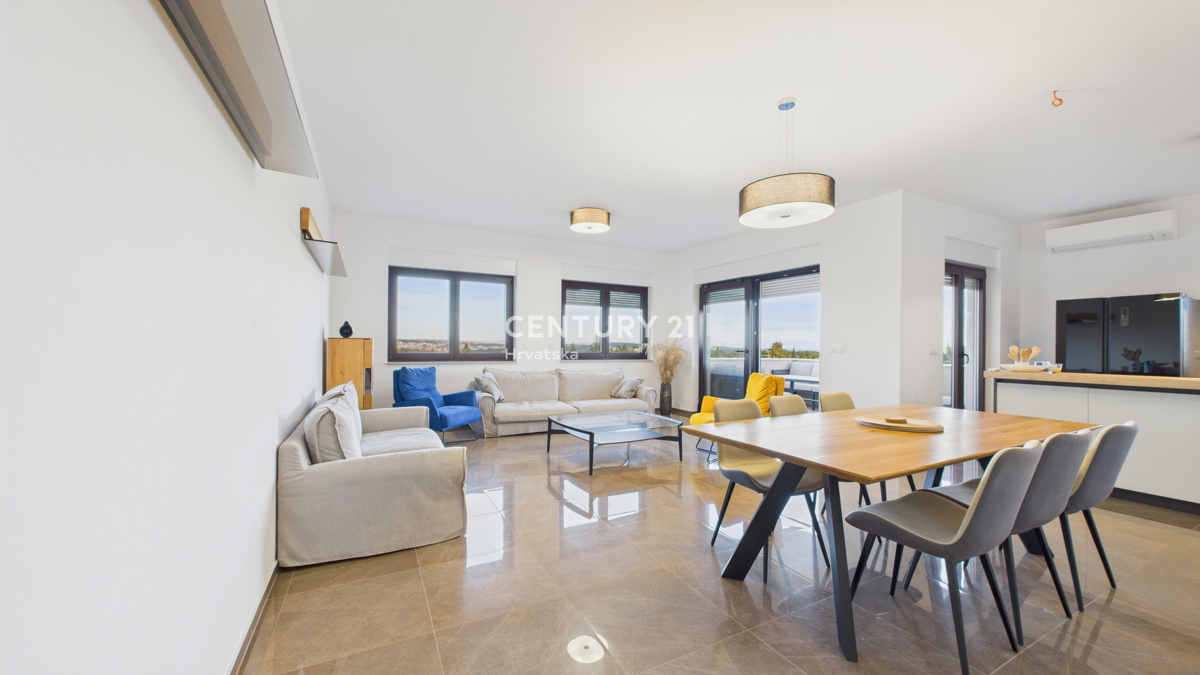 PREMANTURA, AMPIO E LUSSUOSO APPARTAMENTO CON PISCINA E VISTA MARE