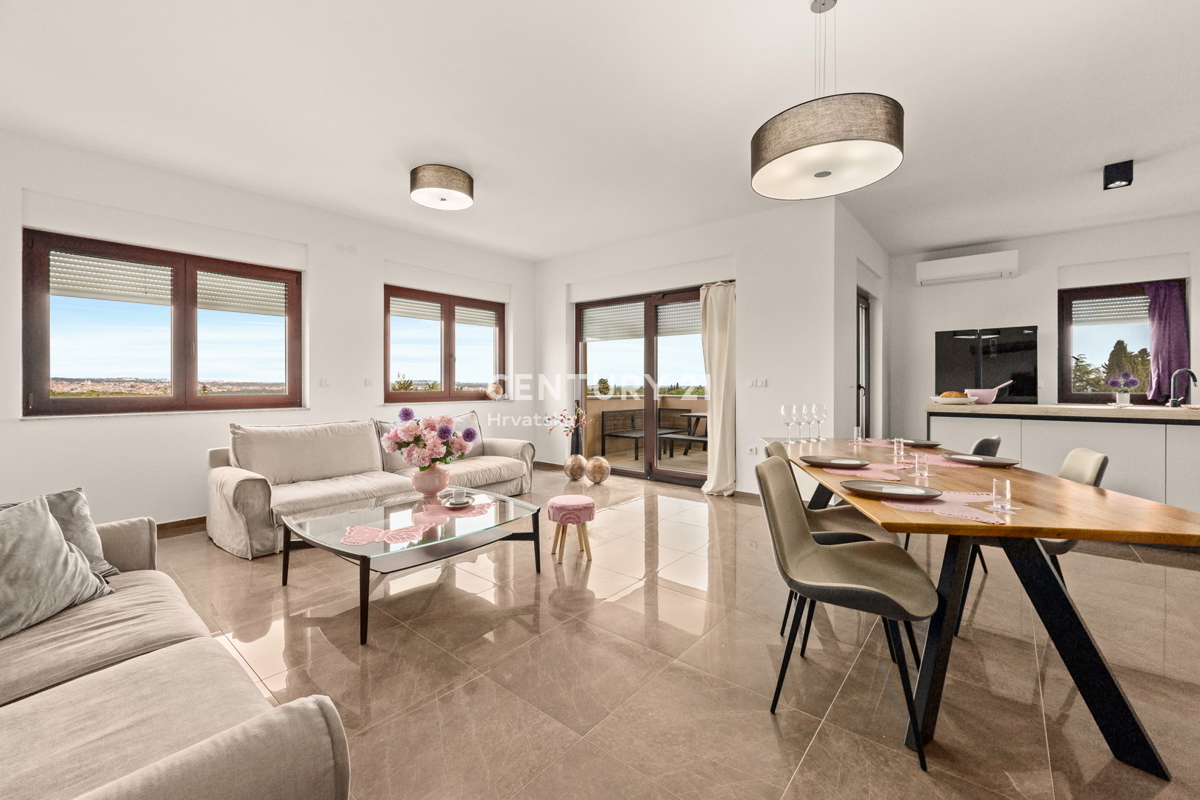 PREMANTURA, AMPIO E LUSSUOSO APPARTAMENTO CON PISCINA E VISTA MARE