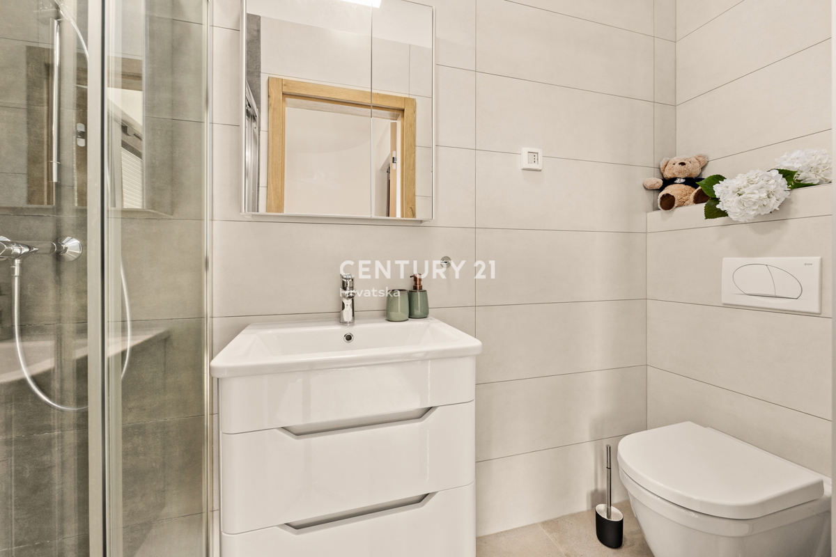 PREMANTURA, AMPIO E LUSSUOSO APPARTAMENTO CON PISCINA E VISTA MARE