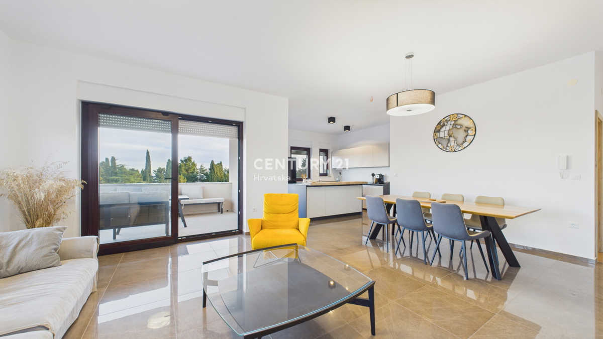 PREMANTURA, AMPIO E LUSSUOSO APPARTAMENTO CON PISCINA E VISTA MARE