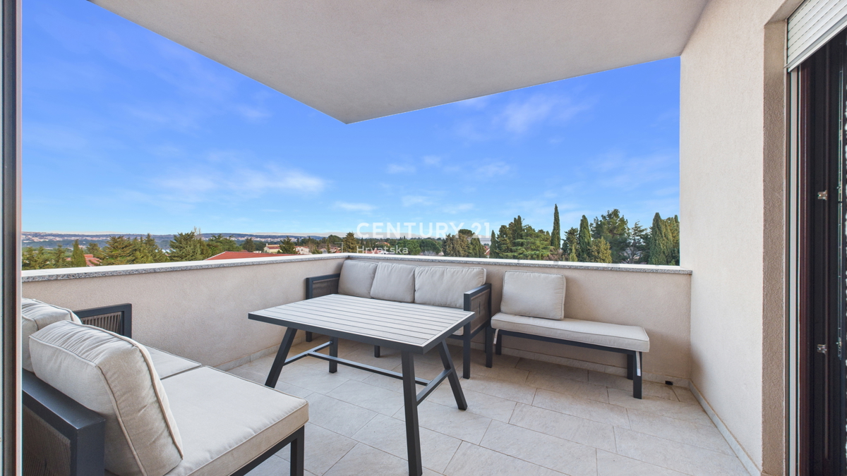 PREMANTURA, AMPIO E LUSSUOSO APPARTAMENTO CON PISCINA E VISTA MARE