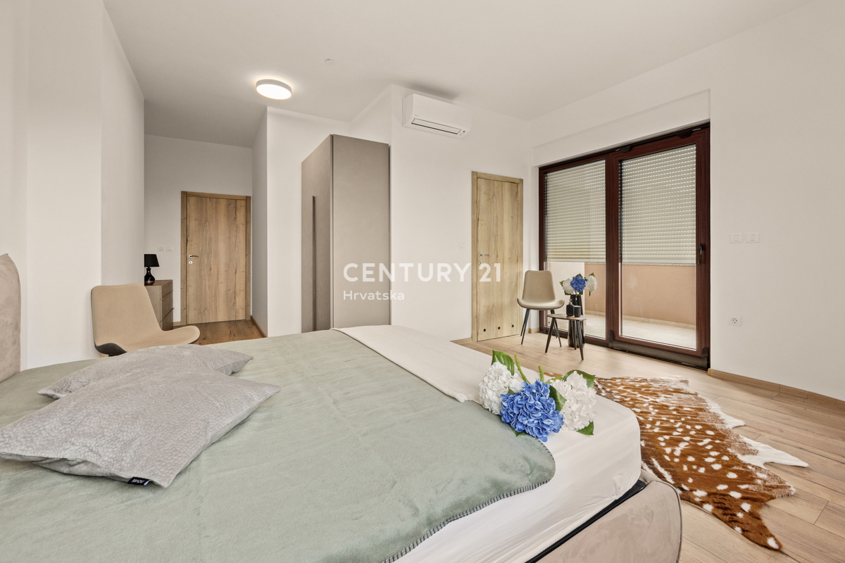 PREMANTURA, AMPIO E LUSSUOSO APPARTAMENTO CON PISCINA E VISTA MARE