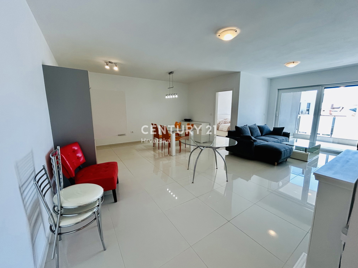 BANJOLE, VOLME, ESCLUSIVA DELL'AGENZIA, APPARTAMENTO A SOLI 200 METRI DAL MARE E DALLA SPIAGGIA