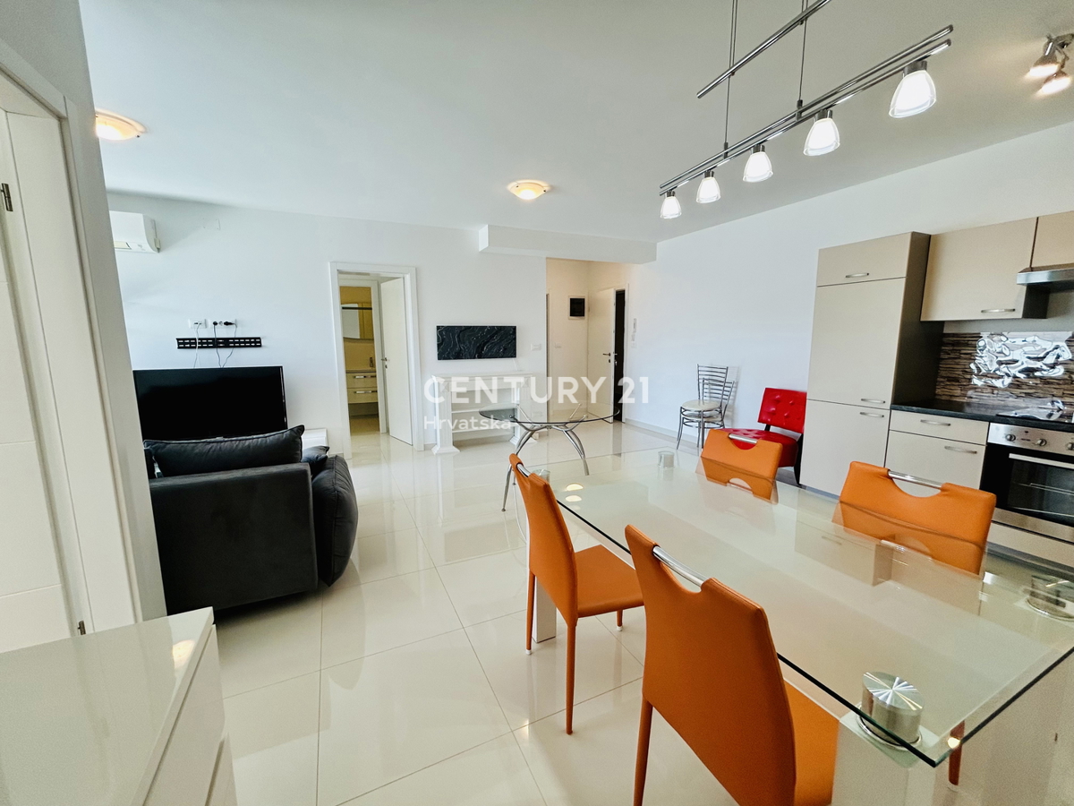 BANJOLE, VOLME, ESCLUSIVA DELL'AGENZIA, APPARTAMENTO A SOLI 200 METRI DAL MARE E DALLA SPIAGGIA