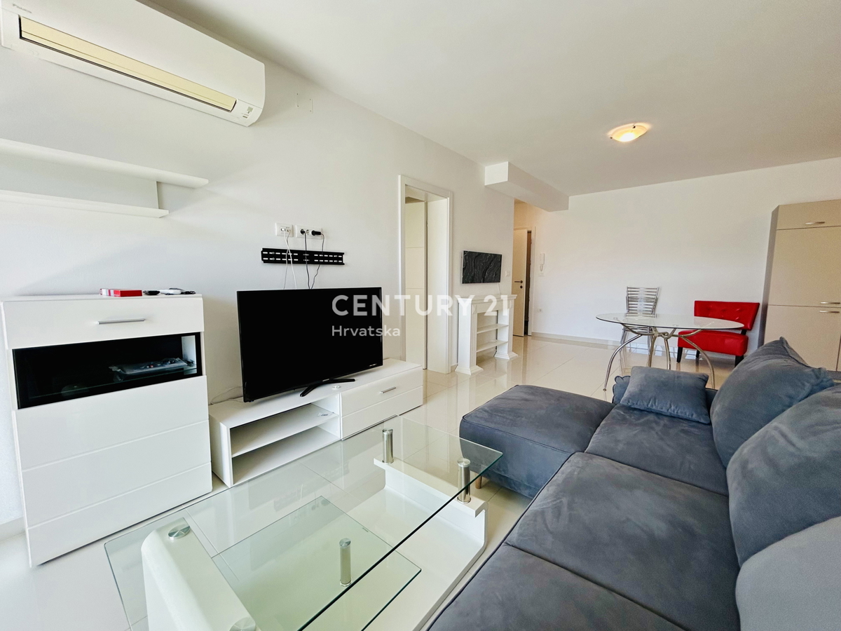 BANJOLE, VOLME, ESCLUSIVA DELL'AGENZIA, APPARTAMENTO A SOLI 200 METRI DAL MARE E DALLA SPIAGGIA