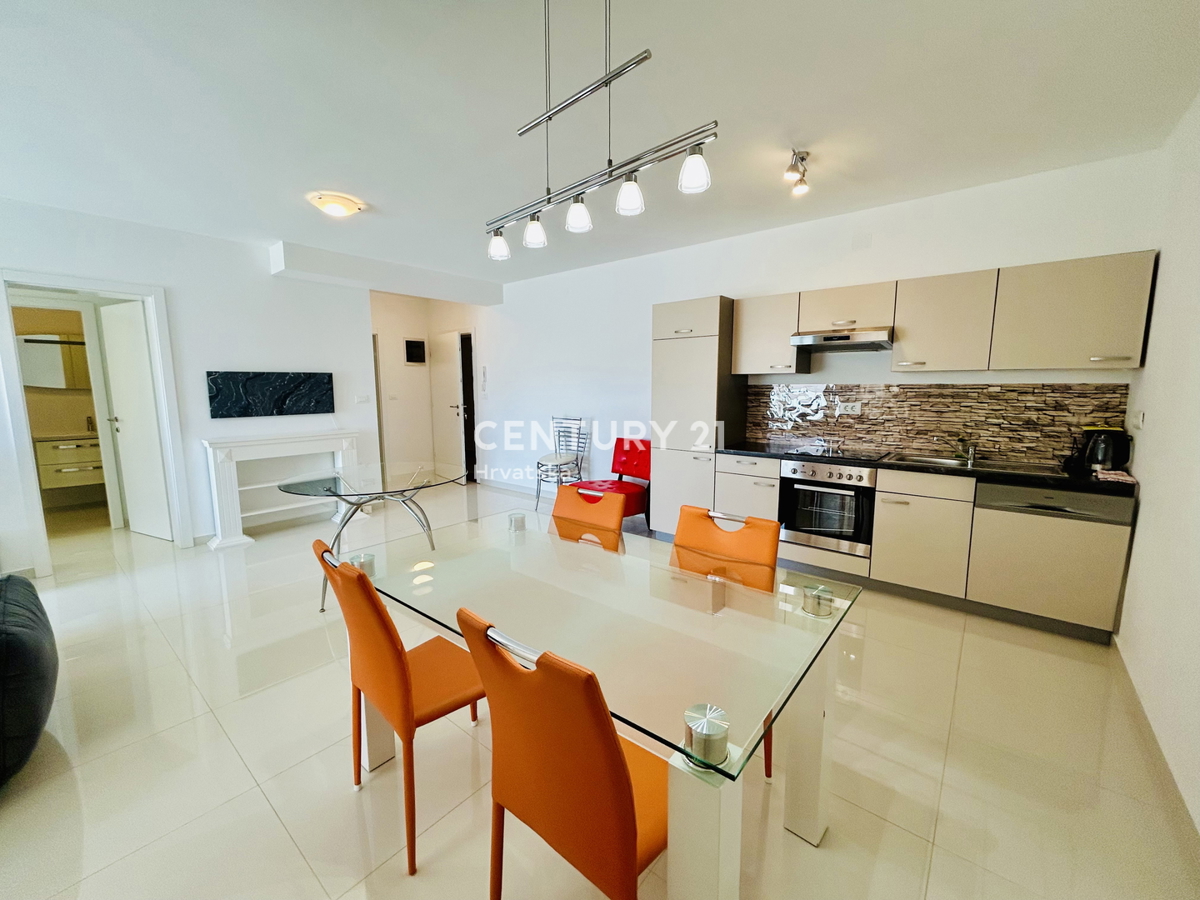 BANJOLE, VOLME, ESCLUSIVA DELL'AGENZIA, APPARTAMENTO A SOLI 200 METRI DAL MARE E DALLA SPIAGGIA