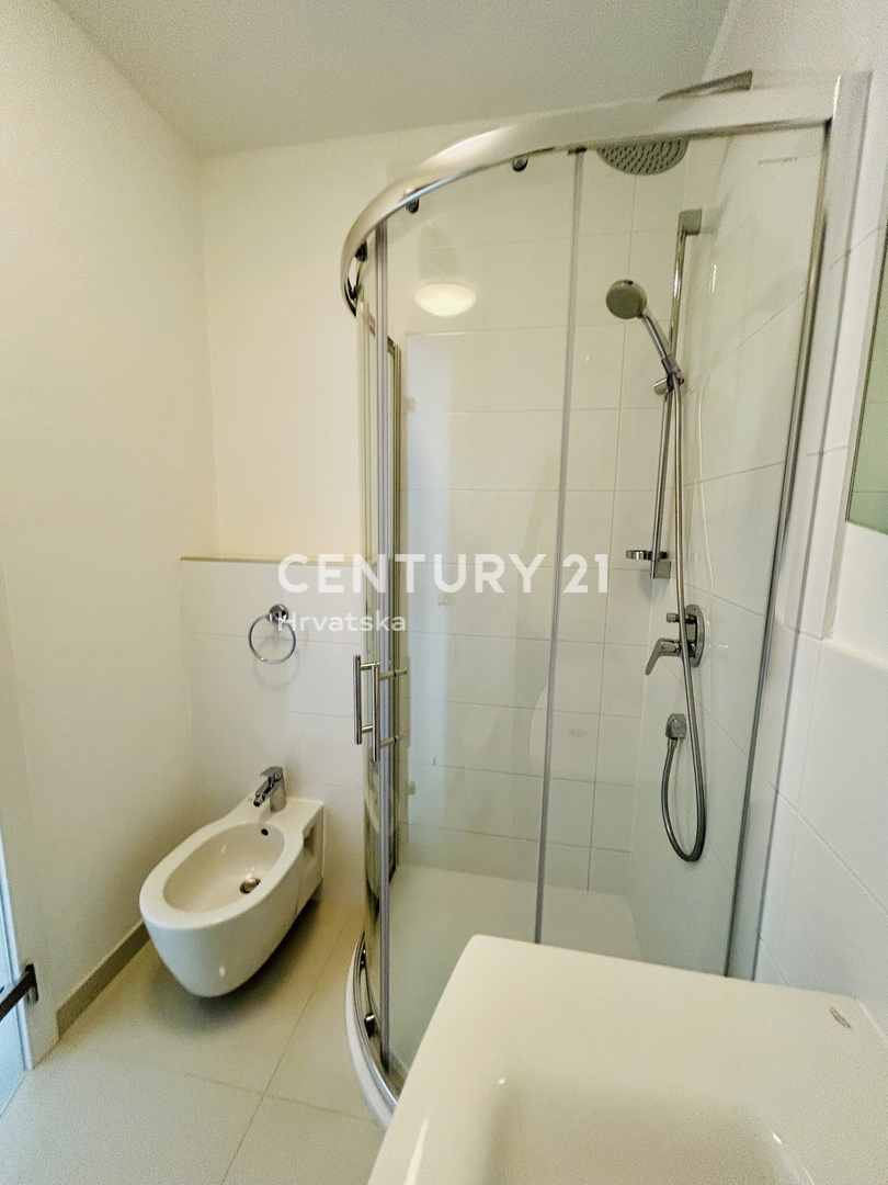 BANJOLE, VOLME, ESCLUSIVA DELL'AGENZIA, APPARTAMENTO A SOLI 200 METRI DAL MARE E DALLA SPIAGGIA