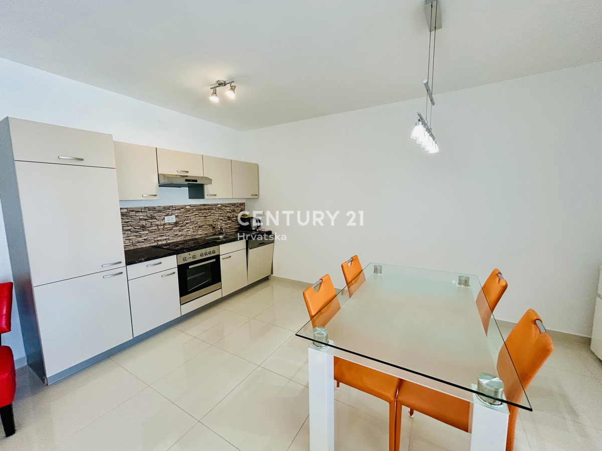 BANJOLE, VOLME, ESCLUSIVA DELL'AGENZIA, APPARTAMENTO A SOLI 200 METRI DAL MARE E DALLA SPIAGGIA