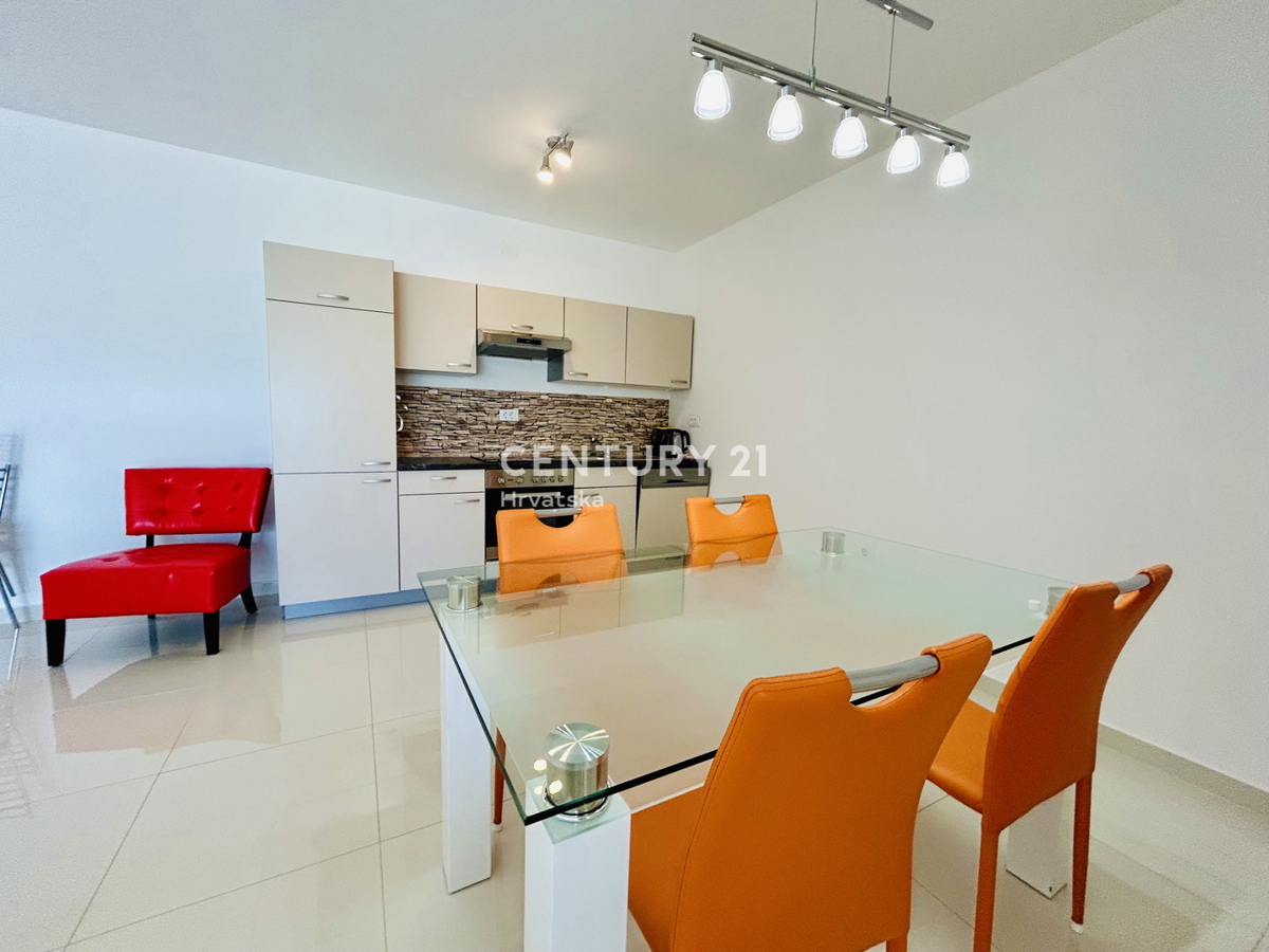 BANJOLE, VOLME, ESCLUSIVA DELL'AGENZIA, APPARTAMENTO A SOLI 200 METRI DAL MARE E DALLA SPIAGGIA